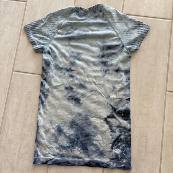 lululemon athletica Tops - Lululemon Swiftly Tech Tie-Dye Short Sleeve Shirt, Size 4